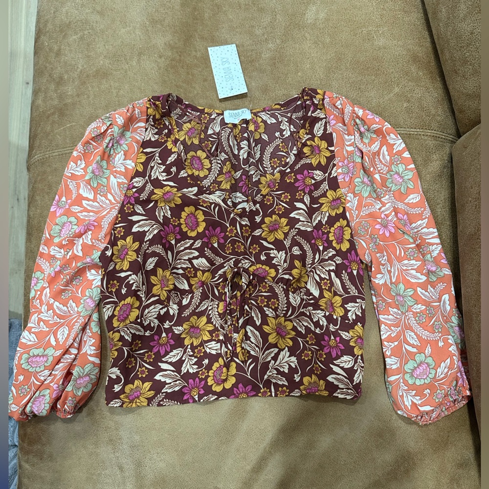 Sienna Sky blouse 
Size: M